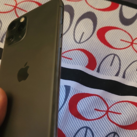 IPhone 11 pro - Picture 2 of 7